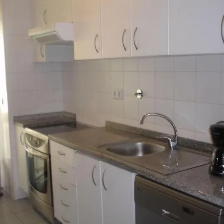 Impeccable 4-Bed Apartment In Funchal Apartment *